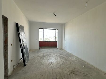 Vendesi in vendita Super Appartamento a Square 21 in Via Kavajes