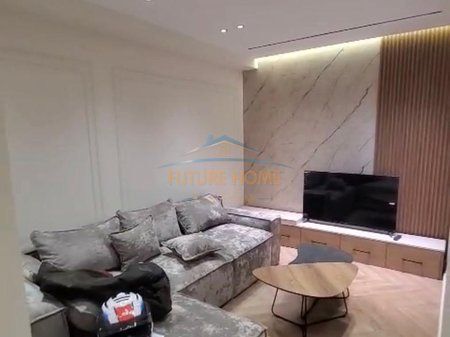 Shitet , Apartament 2+1+Depo, Bulevardi Bajram Curri, Tiranë.