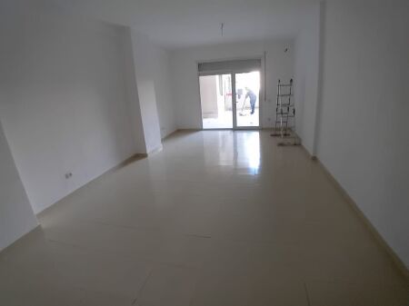 Okazion . Shitet apartament 3+1+2 tek ish urt