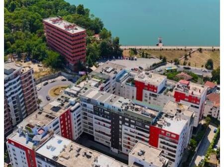 VENDESI APPARTAMENTO 3+1+2 CON POSTO AUTO PRESSO IL COMPLESSO NOBIS