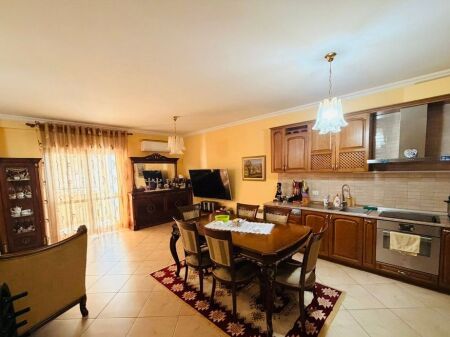 SHESIM APARTAMENT 2+1+2 TEK KOMUNA E PARISIT!