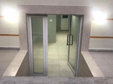 LULISHTE 1 MAGGIO, VENDIAMO AMBIENTE COMMERCIALE