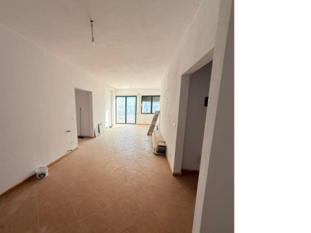 🏡 Apartament 2+1 për Shitje – Tek Mbikalimi i Kristalit (pranë Hotel Queen)  