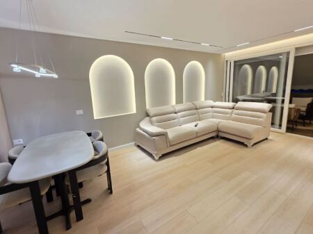 📌Appartamento moderno in vendita 2+1 con veranda – vicino all'ex Esposizione!