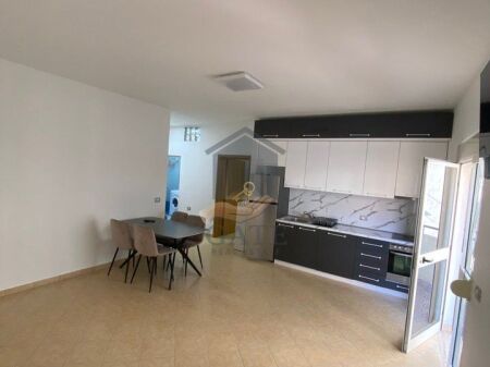 Jepet me qira apartament 2+1 + Post parkimi