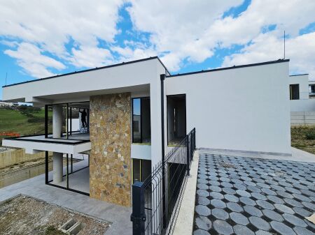 Villa indipendente con piscina in vendita a Farke