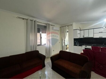 Apartament 2+1+2 me qera , prane Conad