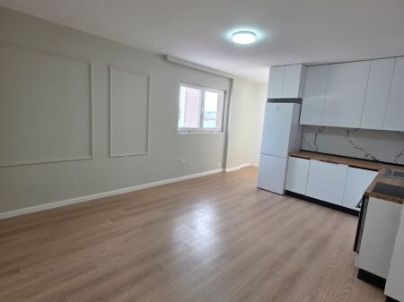 Jepet me qira 2+1 bosh + parkim KOMBINAT 40.000 leke