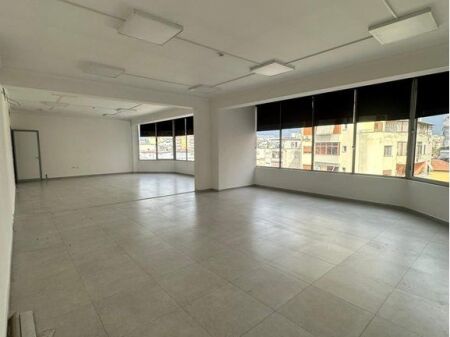 For rent, 4-Storey Building, Kavaja Street, Tirana.