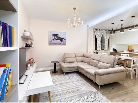 In vendita, villa su 4 piani, Scuola Rossa, Tirana.