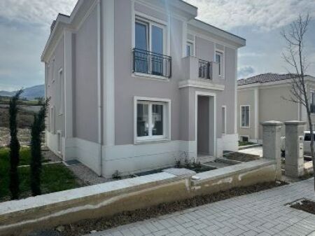 📌Luxurious 3-Storey Villa for Sale – Collina Verde (near TEG)