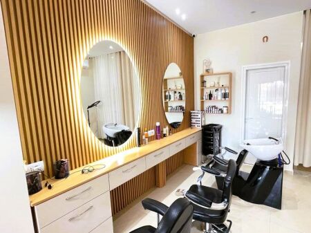 HAIRDRESSING / BEAUTY SPACE FOR RENT NEAR SQUARE 21, KAVAJËS STREET