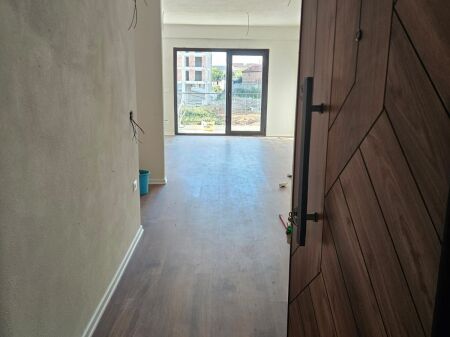 2+1+2 for sale in Porcelan