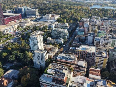 🏢 Spazio Commerciale in Vendita – Bllok