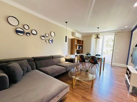 Appartamento 1+1 in Affitto – Cuore di Blloku, Tirana