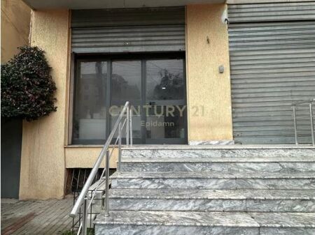 Unità commerciale in affitto vicino all'Ospedale Regionale di Durrës !!
