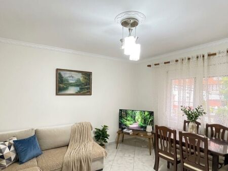 Shitet apartament 2+1 te Ali Demi !