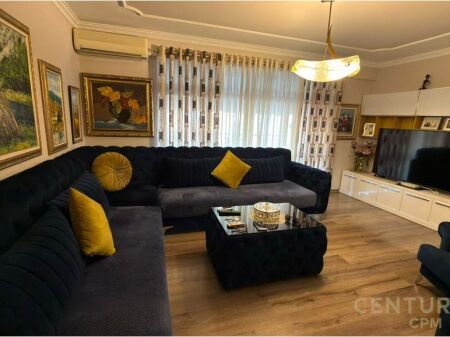 Apartment 2+1+2 for sale on Naim Frasheri Street