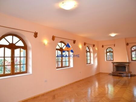 JEPET VILE ME QERA 4 KATE "RRUGA MIHAL GRAMENO, TREGU ELEKTRIK" 1500 EURO