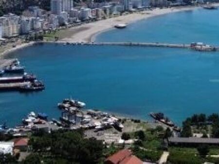 Shitet apartament 1+1 me pamje nga deti