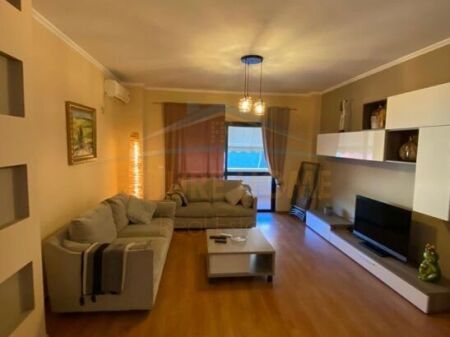 Affitto, Appartamento 1+1, Via Elbasani, Tirana.