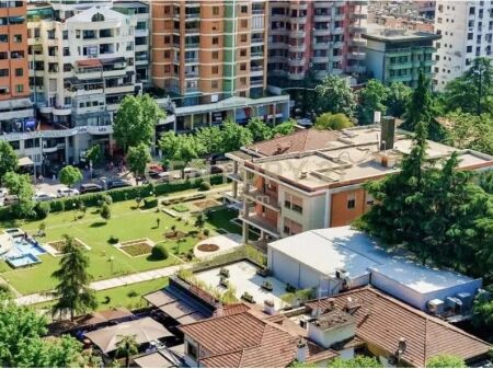 AMBIENTE COMMERCIALE IN AFFITTO - 200m², NEL CUORE DI BLLOKU!