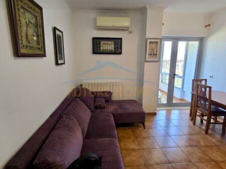 Affitto, Appartamento 1+1, Palazzo con freccia