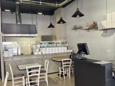Business premises adapted and invested for pizzeria activity are for rent in the Yzberisht area