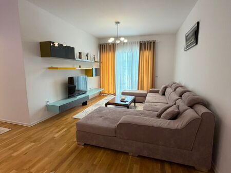 Appartamento 2+1+2 in affitto – Giardino Botanico, Tirana