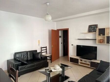 Jepet me qira apartament 1+1 tek Liqeni i Thate.