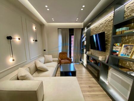 Affitto, Appartamento 1+1, Via Kavajes, Tirana.