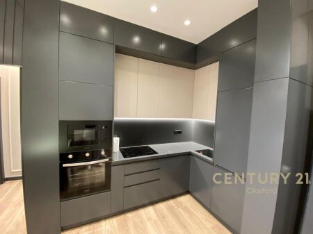 JAPIM ME QIRA APARTAMENT 1+1, TEK TIRANA GARDEN BUILDING NE RRUGEN E KAVAJES!