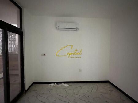 SHOP FOR RENT 25 M2 CENTER 750 EURO