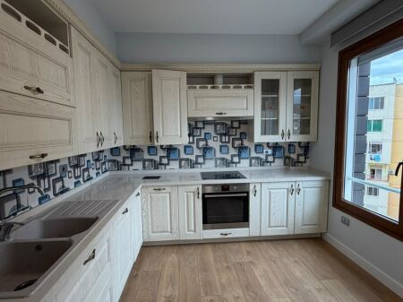 AMBIENT BIZNESI ME QIRA TE KOMPLEKSI DELIJORGJI