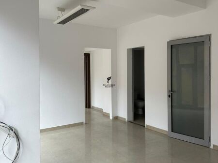 ZYRE ME QERA 60 M2 PAZARI I RI 70.000 LEKE FH-65996