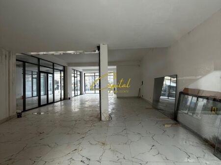 SHOP FOR RENT 110 M2 CENTER 3,300 EURO
