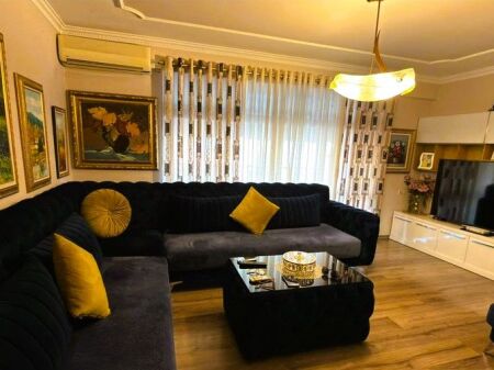 Appartamento 2+1+2 in vendita in Via Naim Frasheri