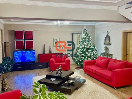 A Korce, Villa su 3 Piani in Vendita, Ideale per Abitare e Investire!