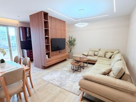 AFFITTASI APPARTAMENTO 2+1 VICINO ALL'UFFICIO POSTALE, DURRES