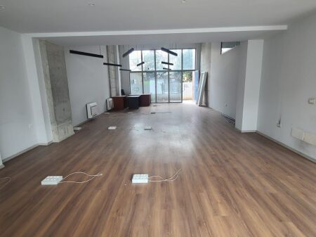 OFFICE FOR RENT 220M2 CENTER