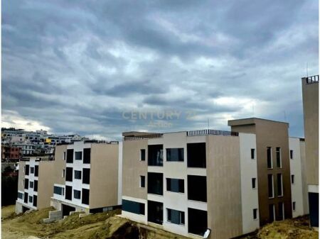 Klering!!!Shesim apartament 3+1+2 ne Dajt!