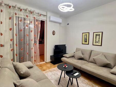 Jepet me Qera: 1+1 📍Sheshi Wilson (Perball Gjimnazit Petro Nini) - Kt.6 - 650€ - Sp.75² || Zone Banimi e zhvilluar dhe e aksesueshme