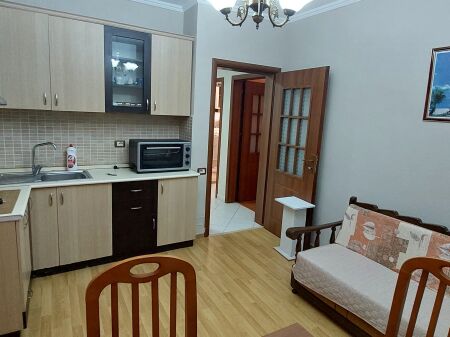 Jepet me qira 1+1 Te Pazari i Ri 400 mije leke