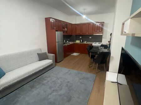 Jepet me qira apartament 2+1 , 400 € , ne Fresk