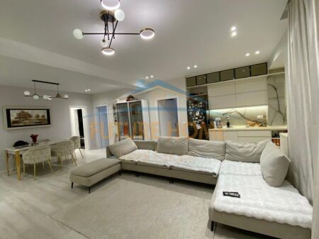 Shitet, Apartament 2+1+2, Stadiumi Dinamo