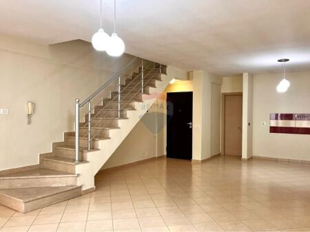 Dupleks ne shitje te Kodra e Diellit!