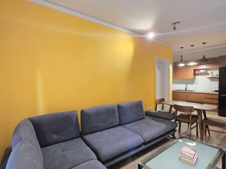 Affittasi 1+1 con posto auto, Delijorgj