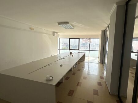 Business premises for rent – Ideal for Call Center in the center of Durres