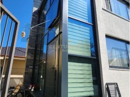 VILLA SU DUE PIANI IN VENDITA A SPIAGGIA DURRES!