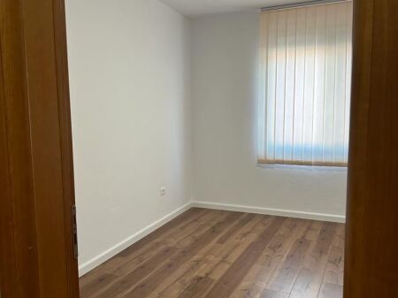 LOCALE COMMERCIALE IN AFFITTO IN CENTRO, DURRES!